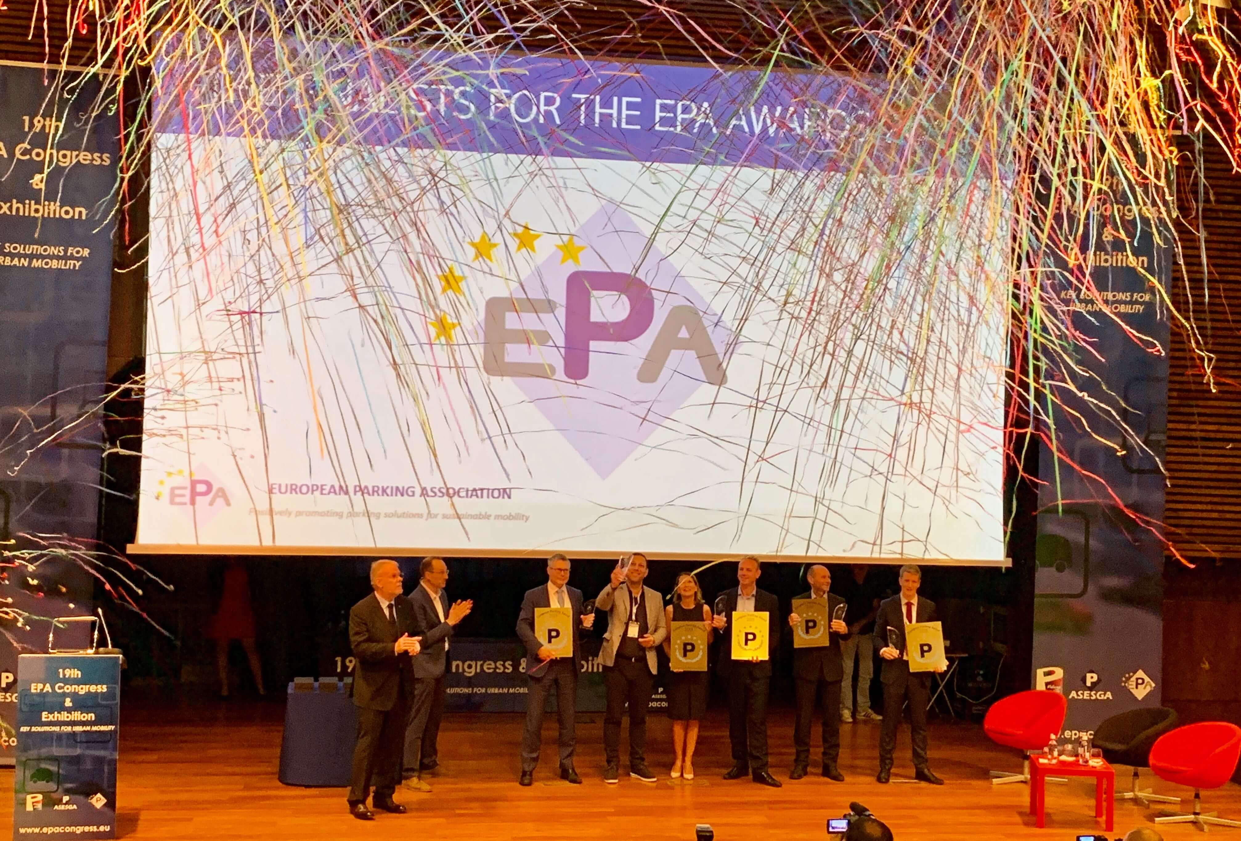 APCOA Norway celebrating first prize Innovation Award.